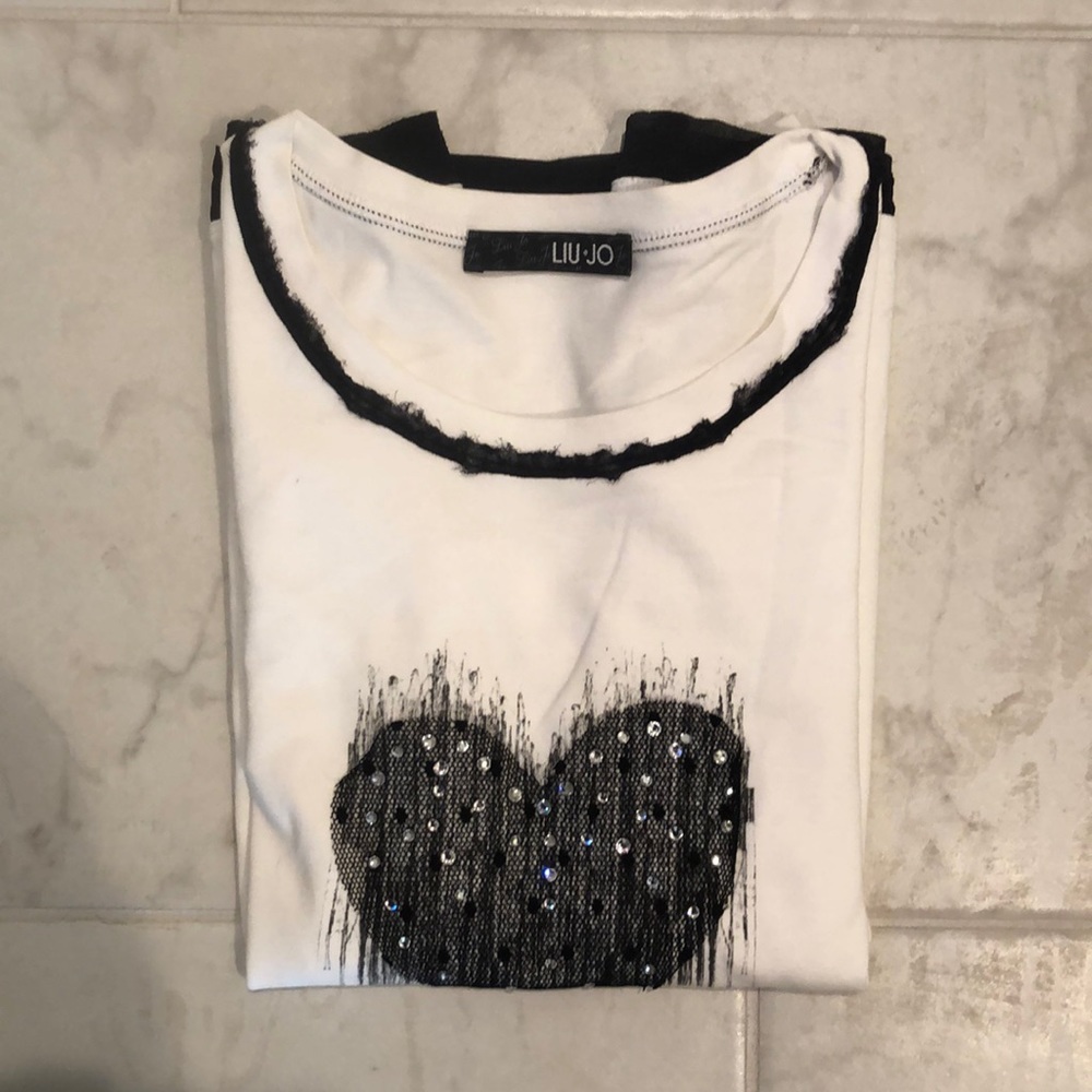 Lou-Jo white top with heart